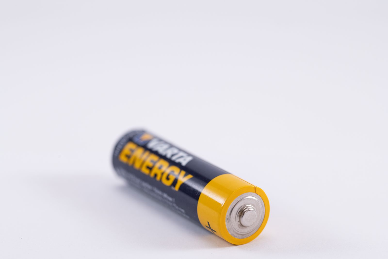Single alkaline AA battery