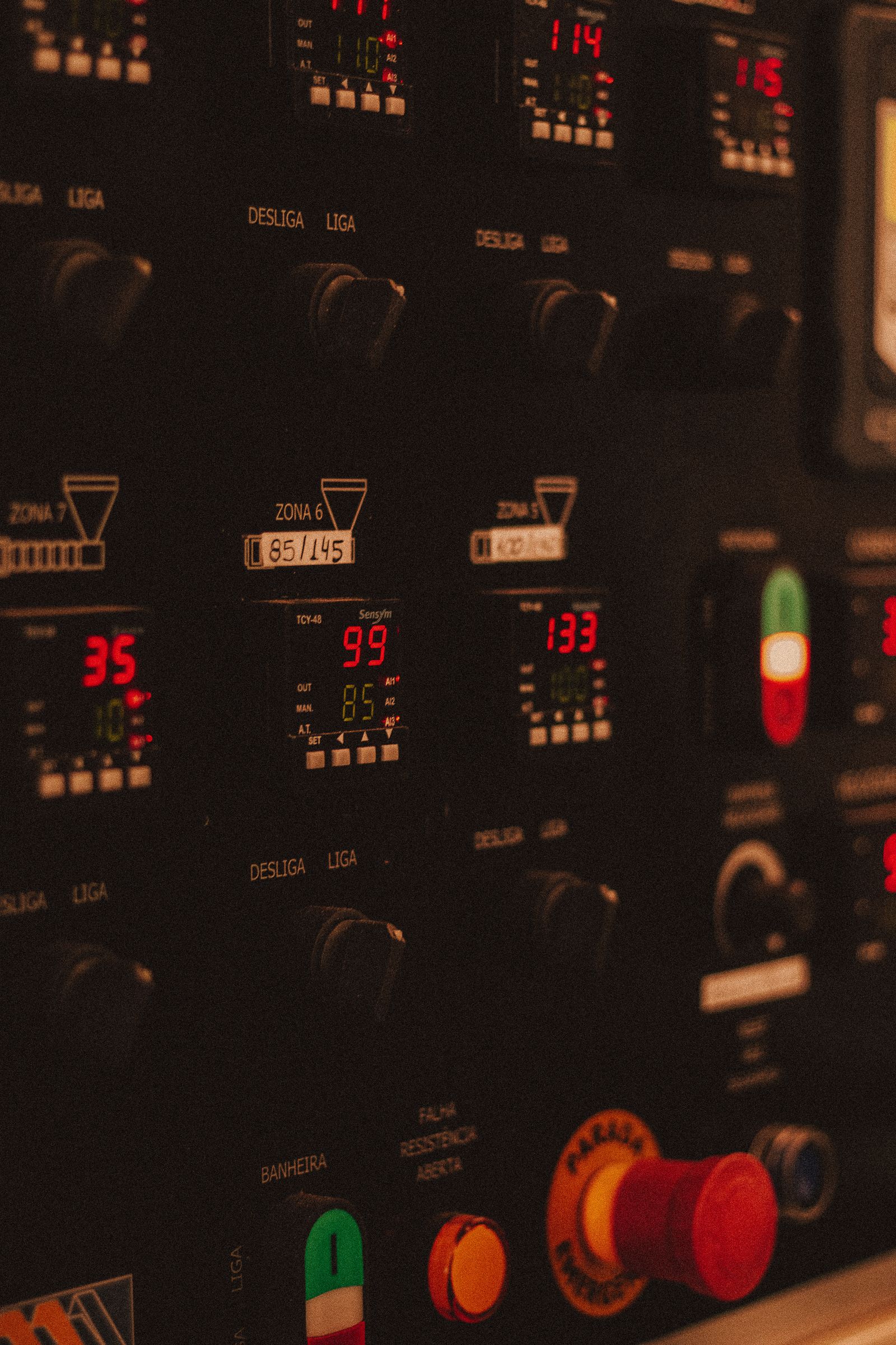 Industrial control switches and buttons